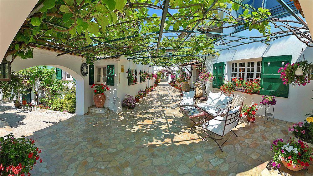 Отель Le Hameau Сен-Поль-де-Ванс Экстерьер фото